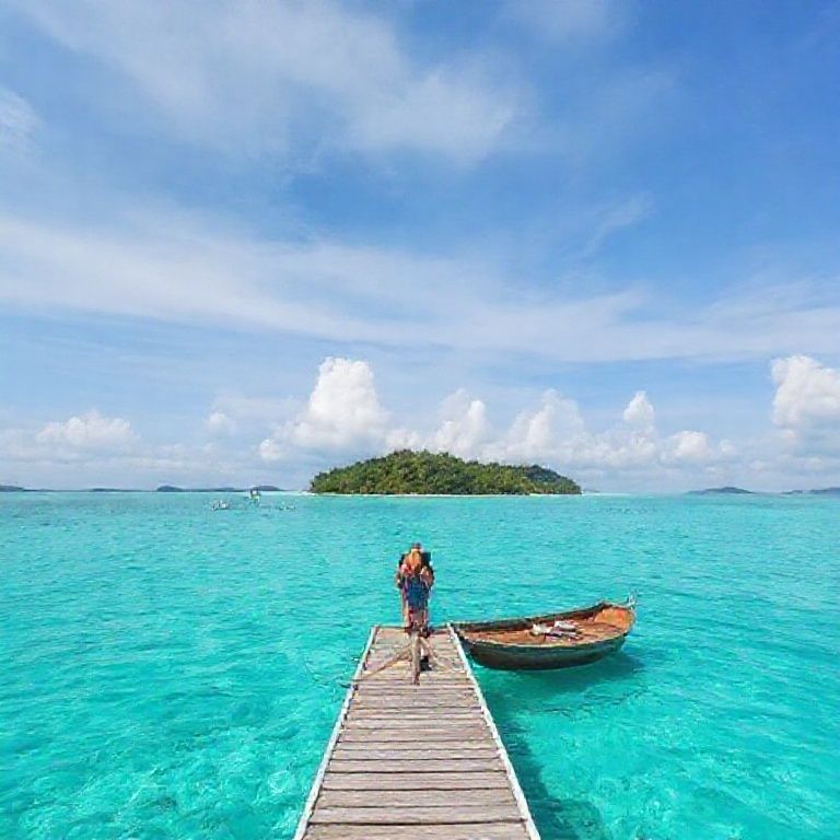 Hidden Gem: Laguna Bacalar, Keindahan Danau Tujuh Warna di Meksiko
