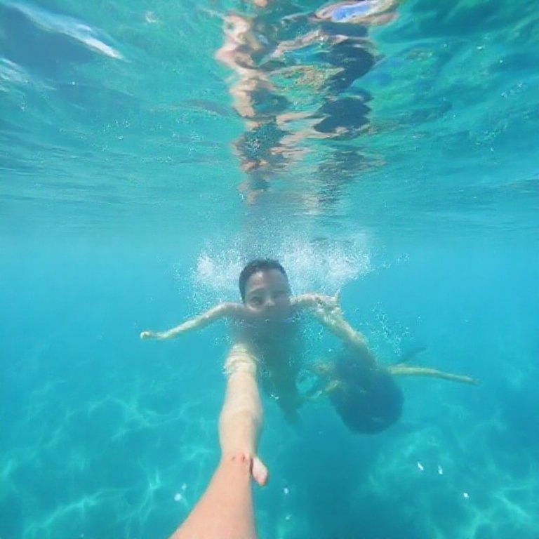 La Paz: Pengalaman Tak Terlupakan – Berenang Bersama Singa Laut yang Ramah!